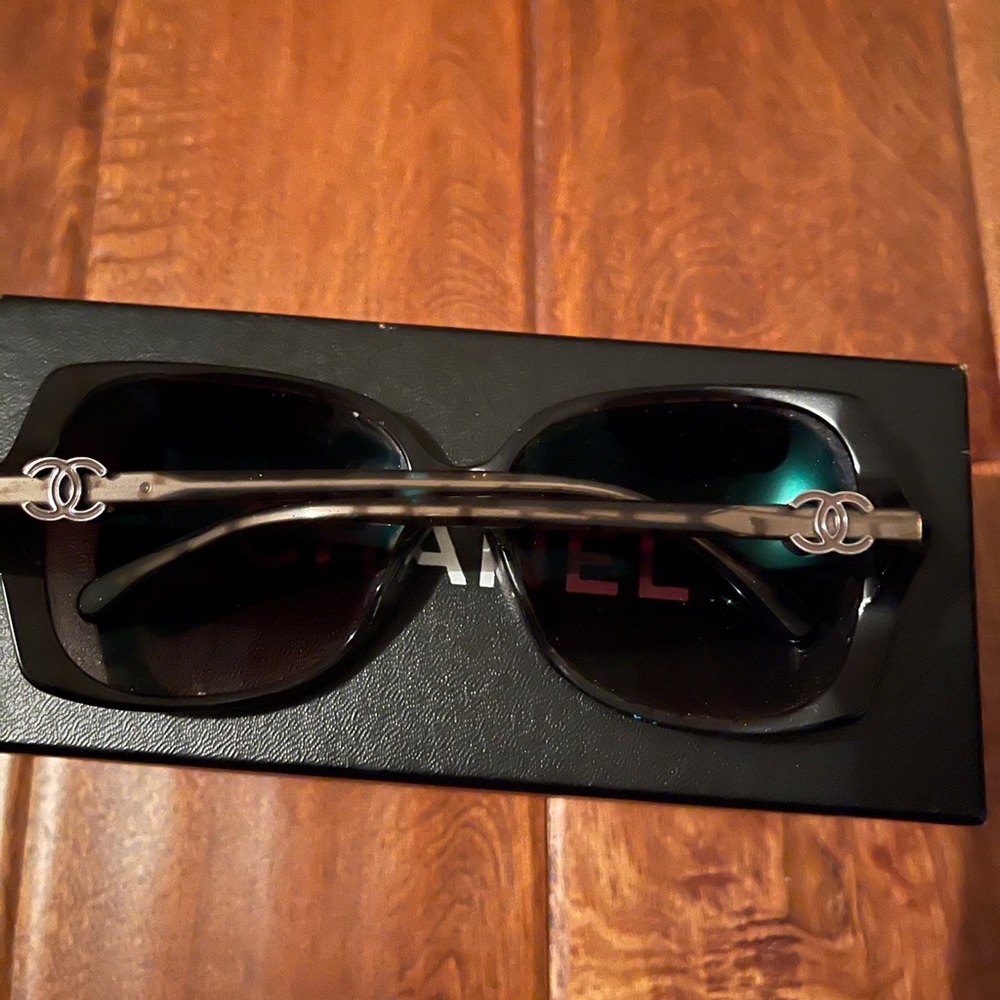 CHANEL Sunglasses